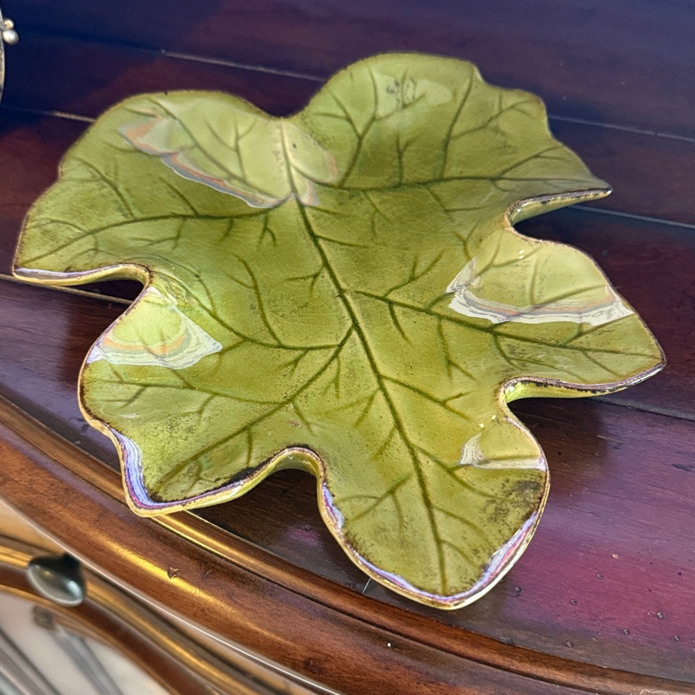 Vintage Green Leaf-Shaped Decorative Dish